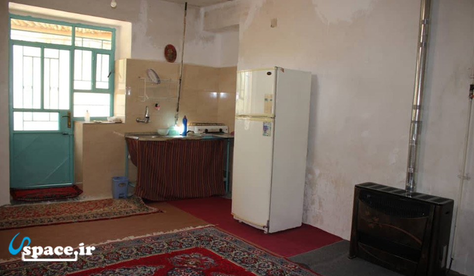 آشپزخانه سوئیت شوار اقامتگاه بوم گردی کی قباد - دهدز - روستای ده کیان